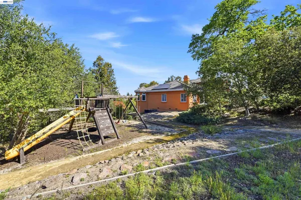 $6,899,000 | 12800 Clausen Court, Los Altos Hills, CA 94024