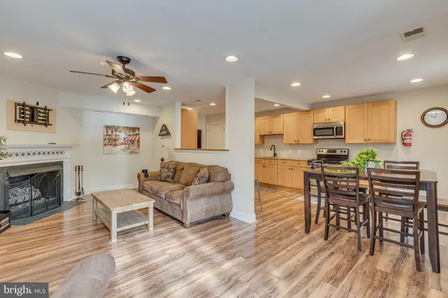 $264,900 | 6 Carter Braxton Bldg, Turnersville, NJ 08012