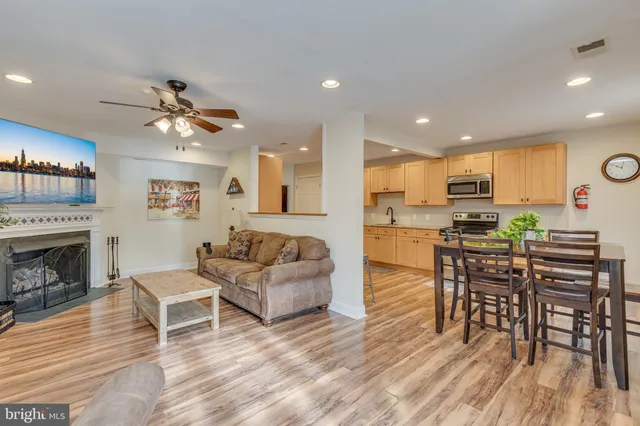 $264,900 | 6 Carter Braxton Bldg, Turnersville, NJ 08012