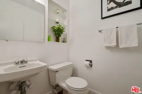 $1,650,000 | 22429 Bessemer Street, Woodland Hills, CA 91367