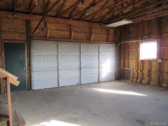 4692 East North County Line Road St. Louis, MI 48880 - Photo 16 of 25 Garage.jpg