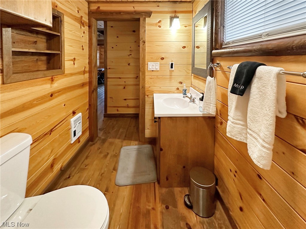 5919 Lake Road West, Unit 8 Ashtabula, OH 44004 - Photo 16 of 35 Nice sized bathroom