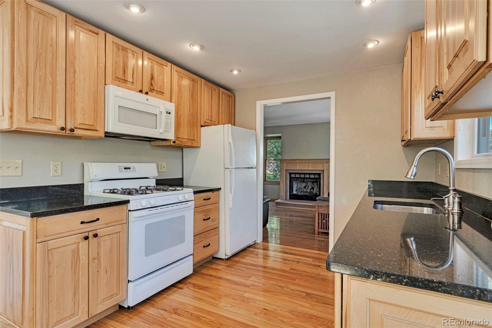 10713 Kipling Way Broomfield, CO 80021 - Photo 8 of 24