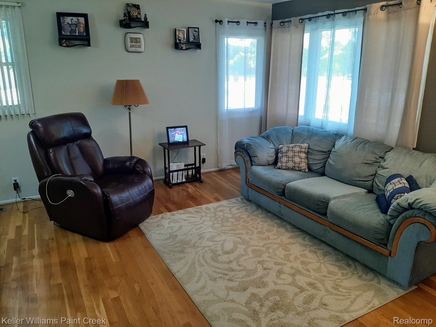 4639 Auburn Road Utica, MI 48317 - Photo 3 of 20 Living rm.jpg