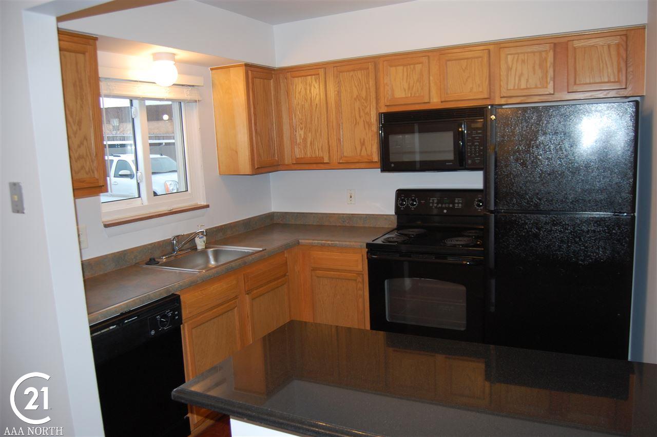 1095 Tienken Court Rochester, MI 48306 - Photo 4 of 11 Kitchen