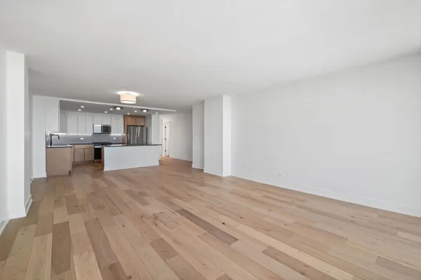 $425,000 | 5201 South Cornell Avenue, Unit 12C, Chicago, IL 60615