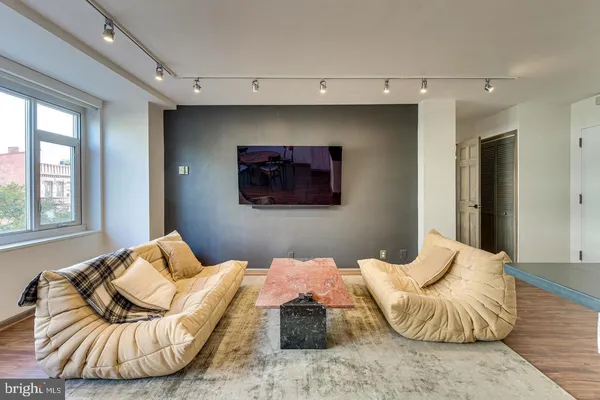 $2,998 | 1545 18th Street Northwest, Unit 403, Washington, DC 20036