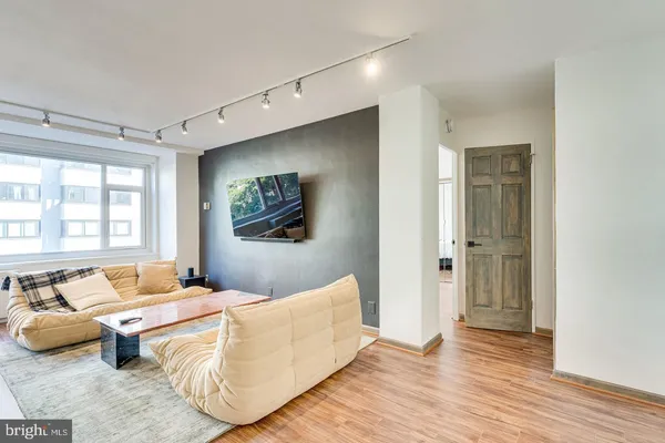 $2,998 | 1545 18th Street Northwest, Unit 403, Washington, DC 20036