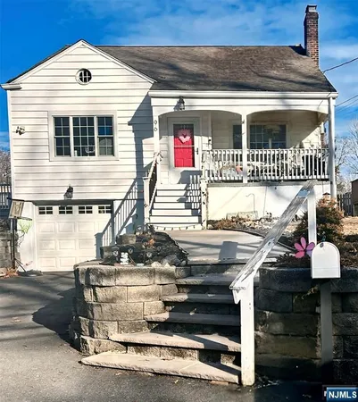 a view of entryway front of house