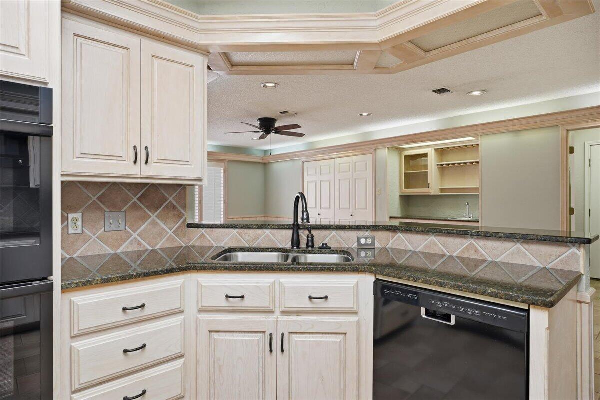5512 83rd Street Lubbock, TX 79424 - Photo 12 of 39 13-5512_83rd_st_013