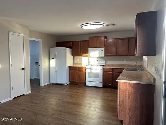 $2,000 | 4249 East Rousay Drive, San Tan Valley, AZ 85140