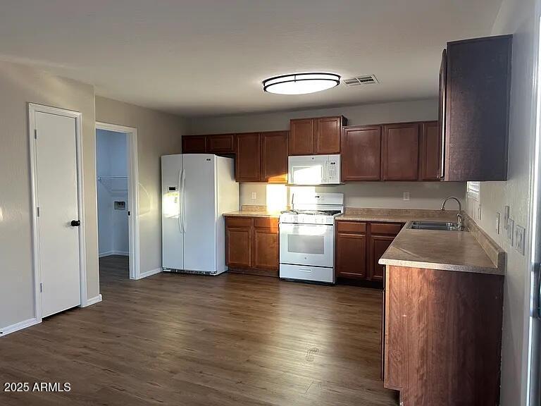 4249 East Rousay Drive San Tan Valley, AZ 85140 - Photo 8 of 22 3d850dda58f9ed4c71eb3948617457b2-cc_ft_7