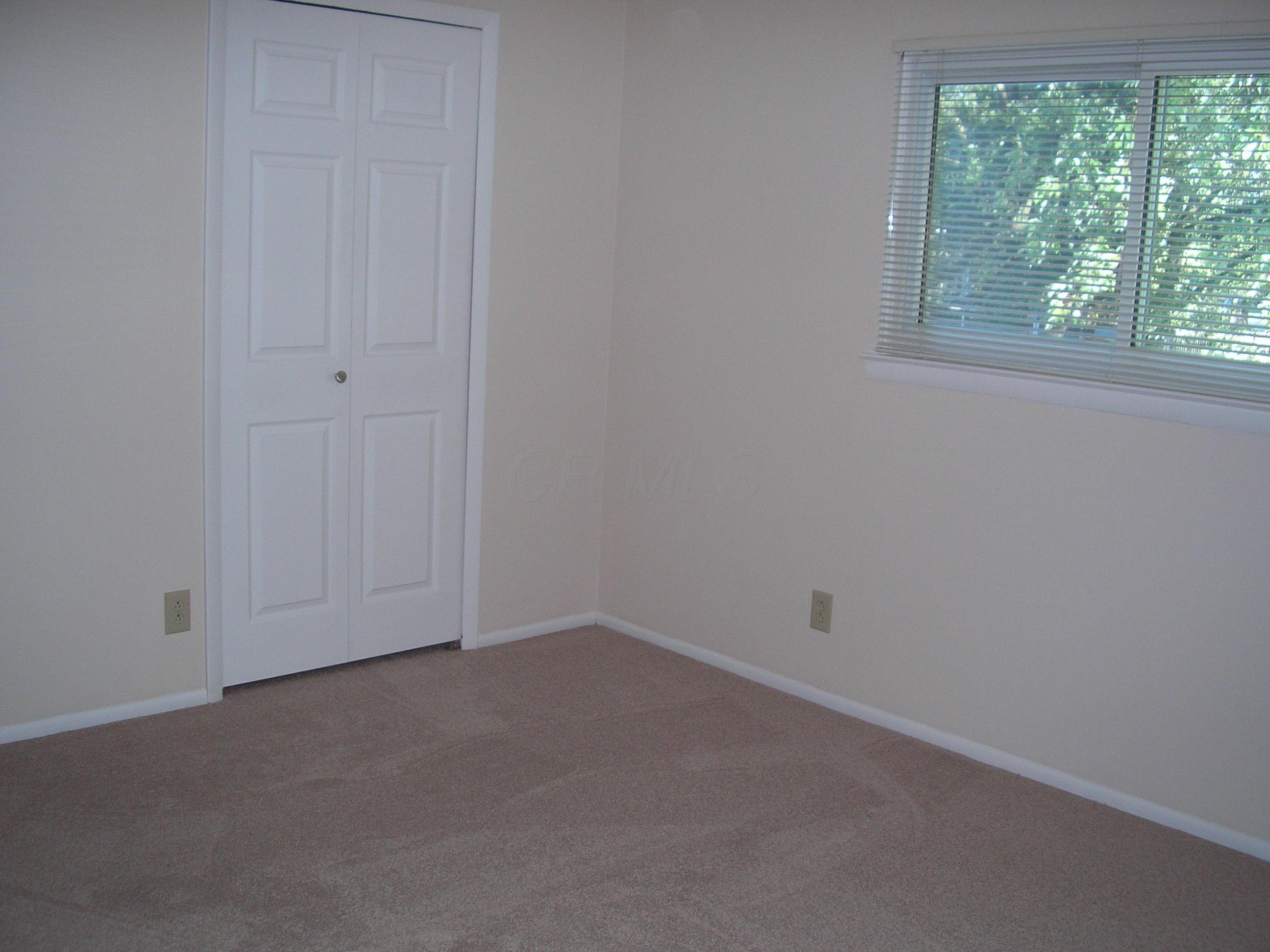 4586 Stonehedge Road Columbus, OH 43231 - Photo 12 of 27