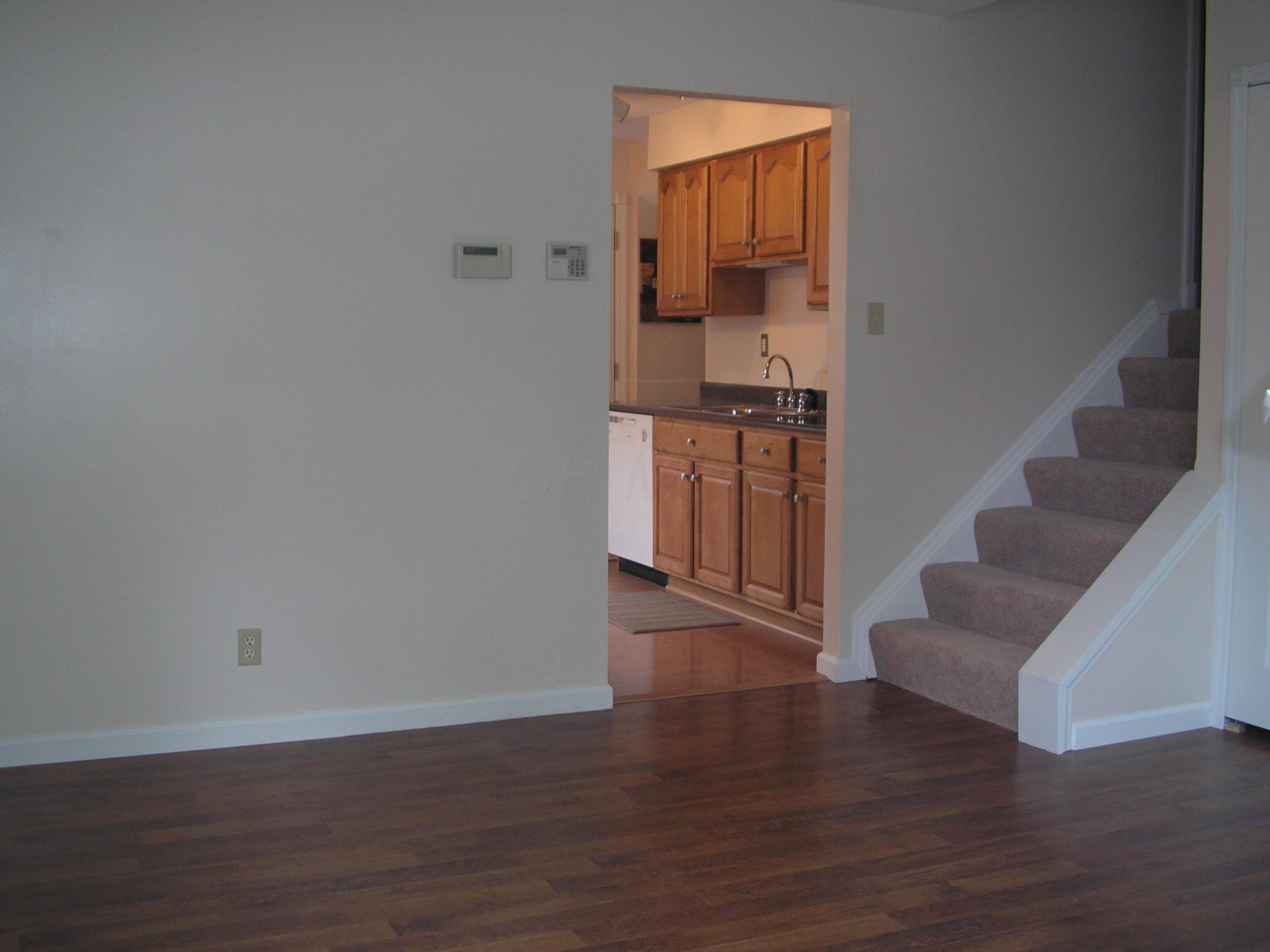4586 Stonehedge Road Columbus, OH 43231 - Photo 4 of 27