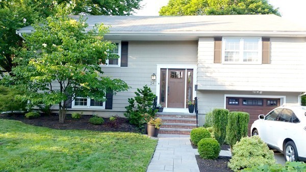 24 Marion Road Marblehead, MA 01945 - Photo 2 of 23