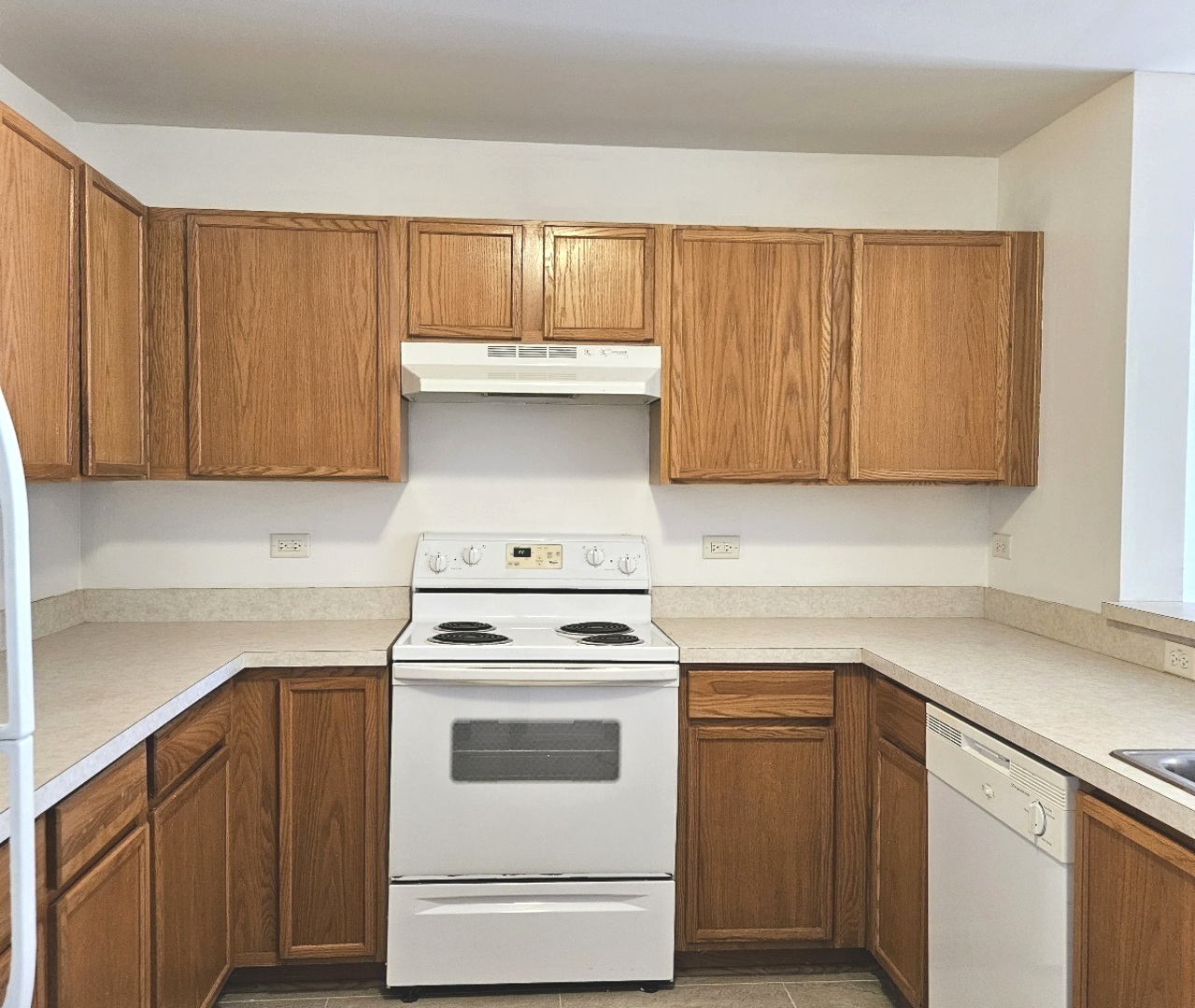 1443 McClure Road, Unit 207 Aurora, IL 60505 - Photo 7 of 15 Gallery Image 7