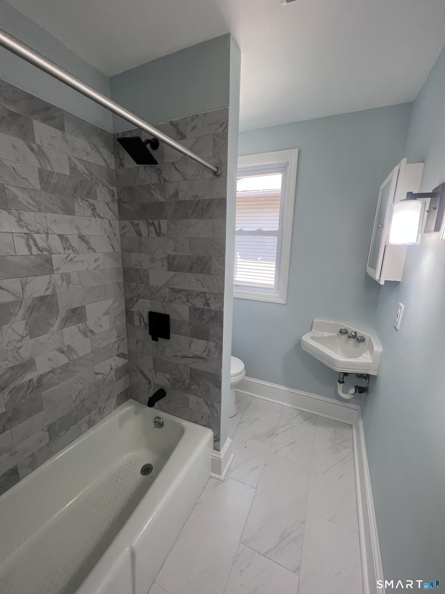 333 Ridgefield Avenue Bridgeport, CT 06610 - Photo 12 of 17 FULL BATH