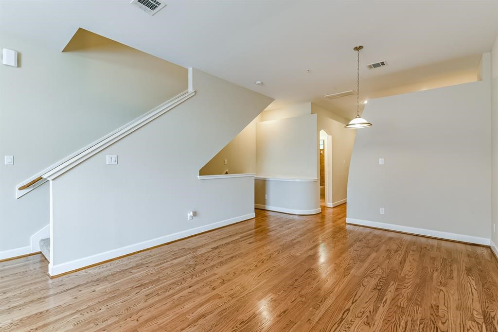 11315 South Main Street, Unit 304 Houston, TX 77025 - Photo 14 of 30