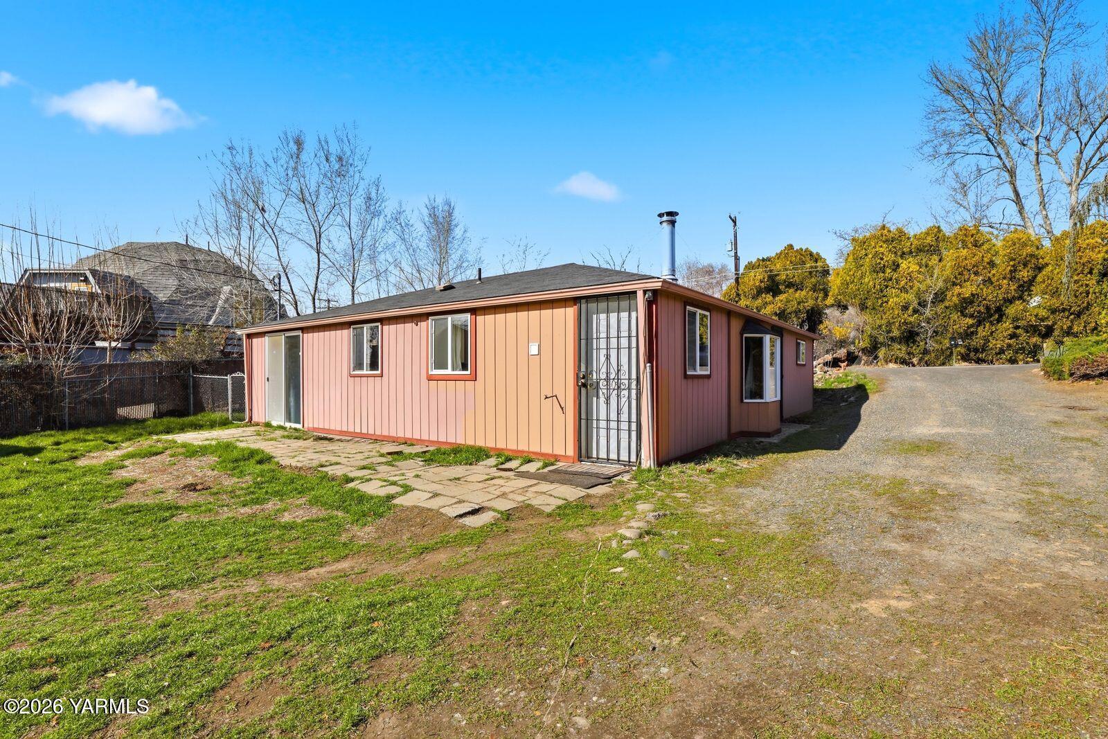 3012 Butterfield Road Yakima, WA 98901 - Photo 11 of 31 Back of home