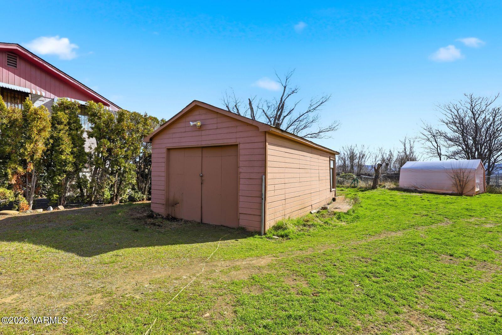 3012 Butterfield Road Yakima, WA 98901 - Photo 12 of 31 Garage