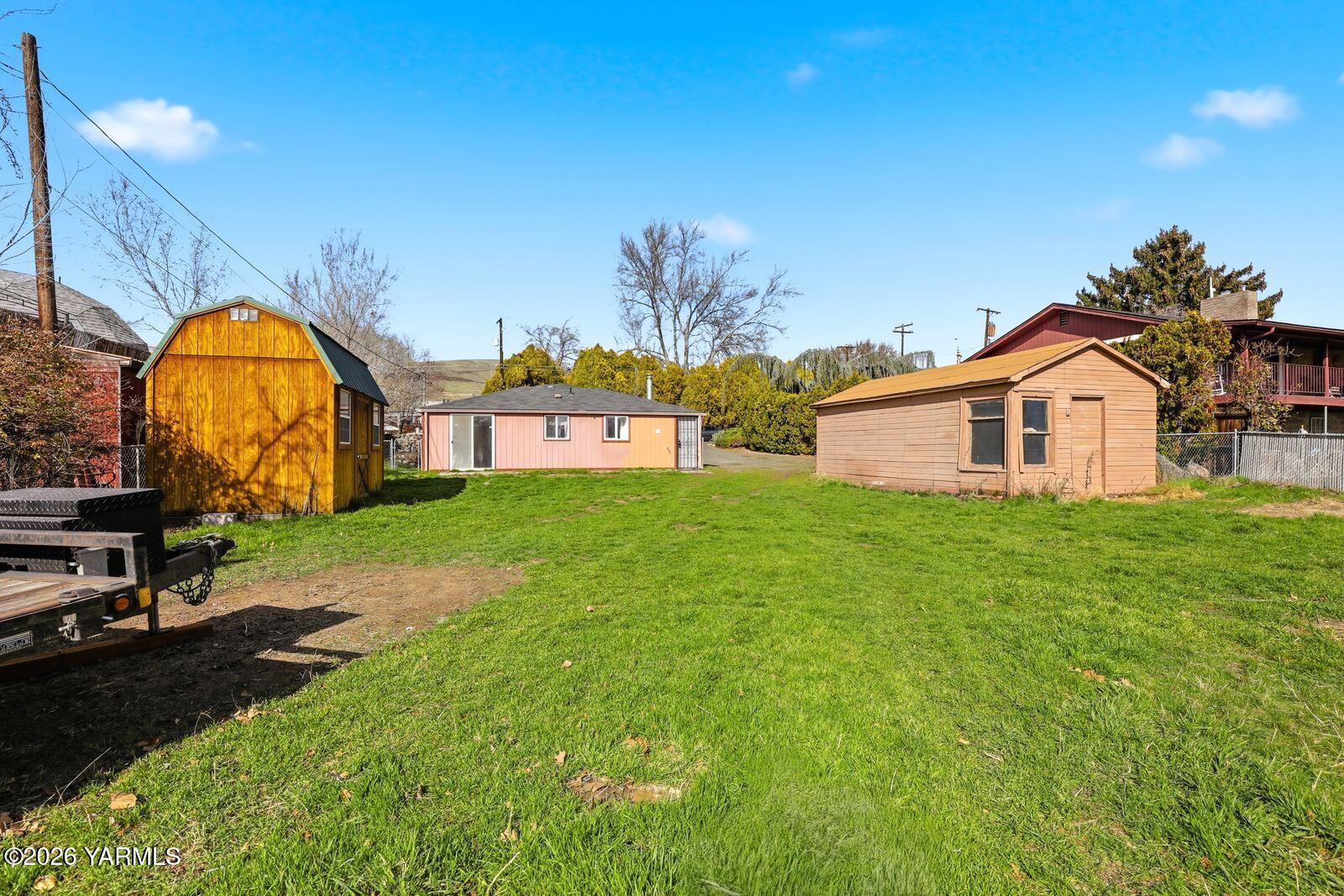 3012 Butterfield Road Yakima, WA 98901 - Photo 13 of 31 Backyard
