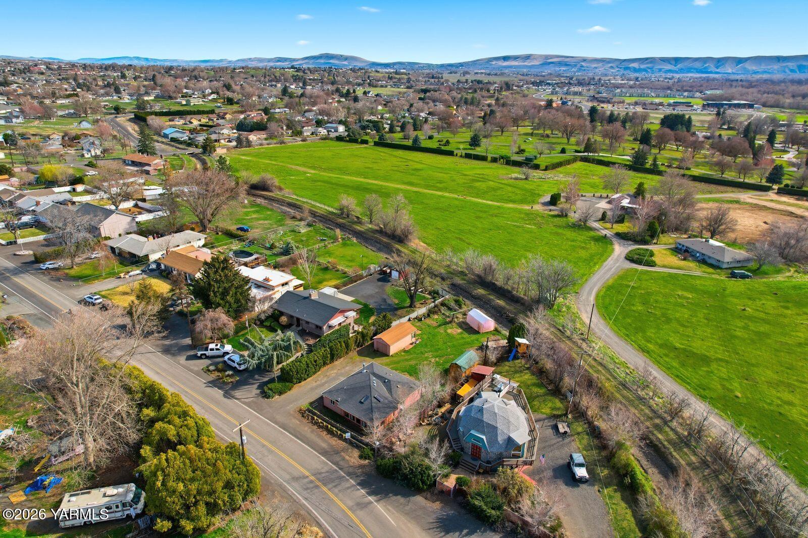 3012 Butterfield Road Yakima, WA 98901 - Photo 18 of 31 Aerial view 1
