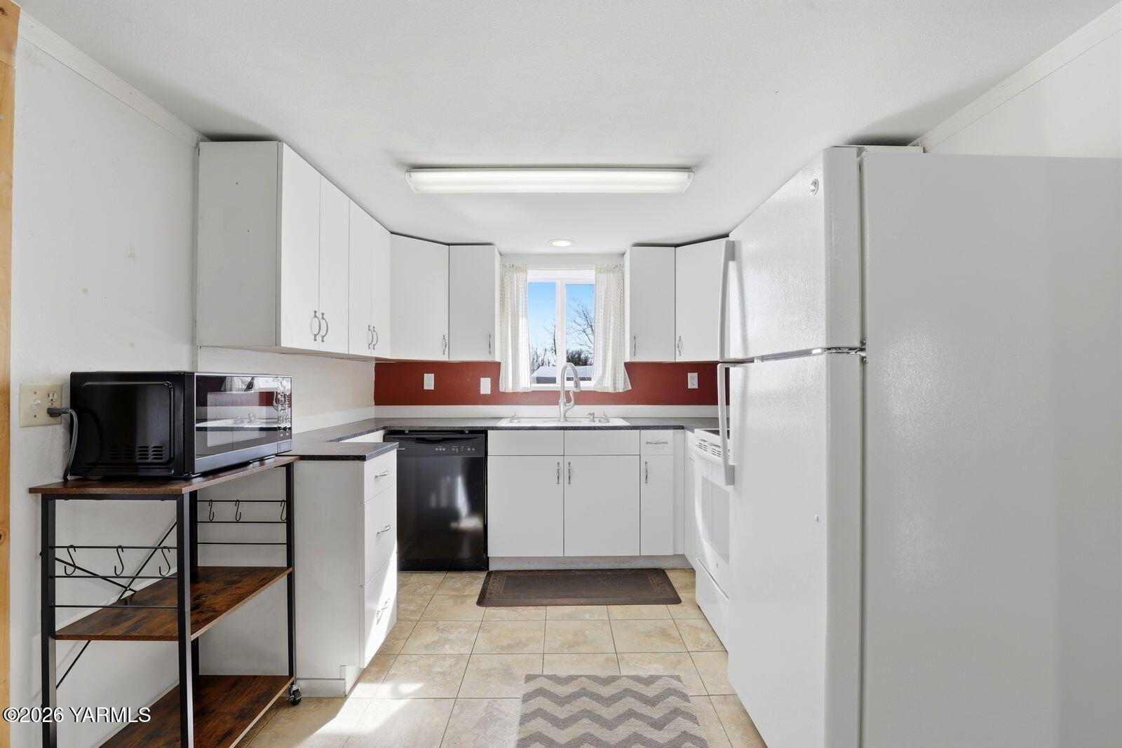 3012 Butterfield Road Yakima, WA 98901 - Photo 4 of 31 Kitchen