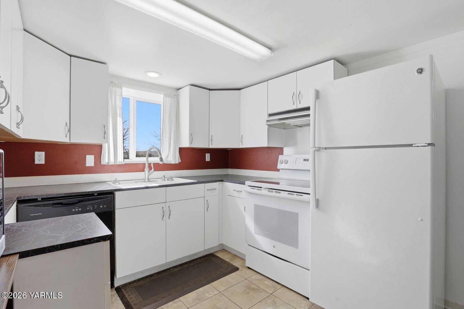 3012 Butterfield Road Yakima, WA 98901 - Photo 5 of 31 Kitchen