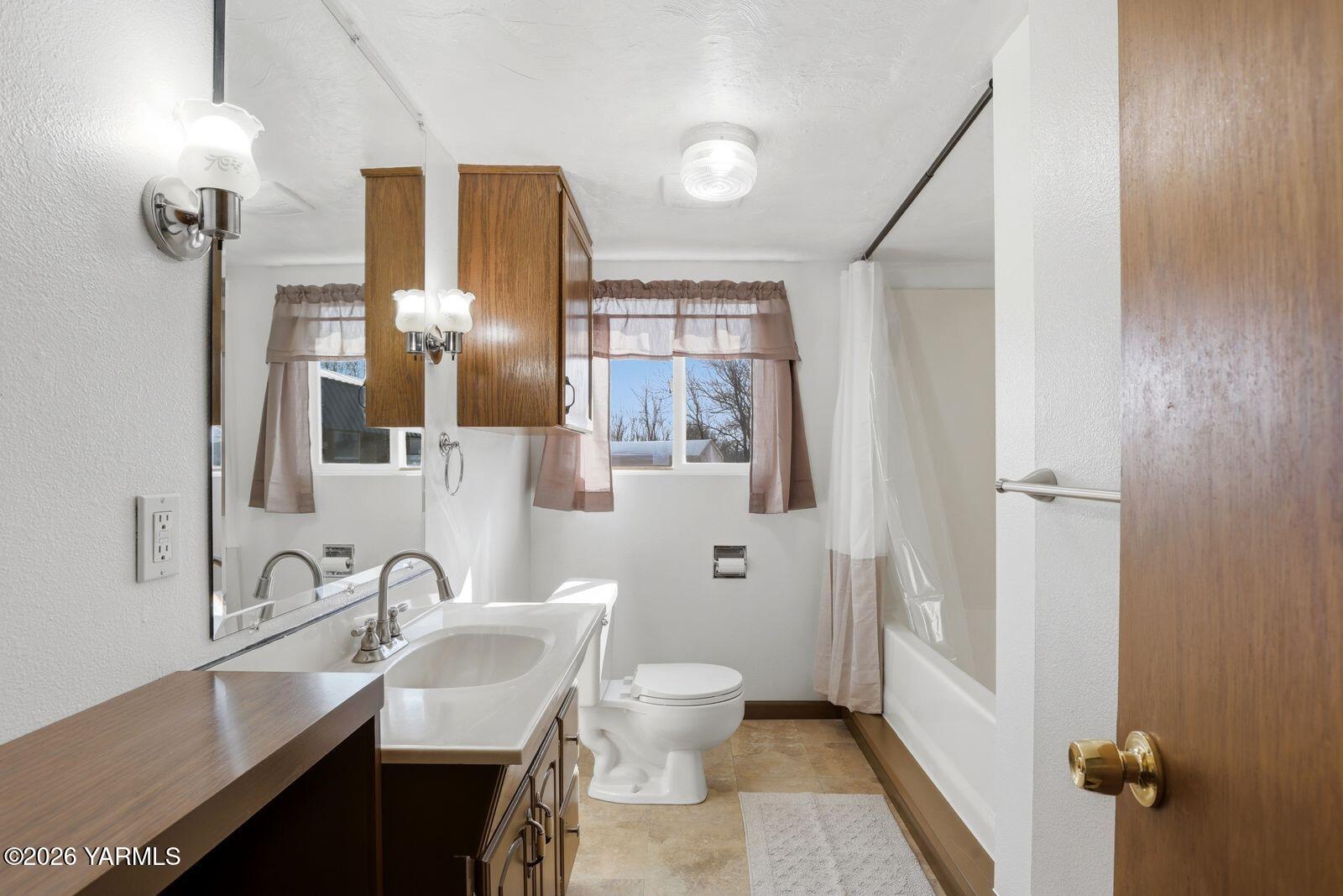 3012 Butterfield Road Yakima, WA 98901 - Photo 6 of 31 Bathroom