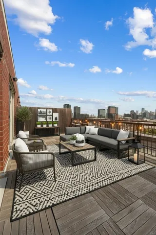 $950,000 | 6 South Laflin Street, Unit 910, Chicago, IL 60607