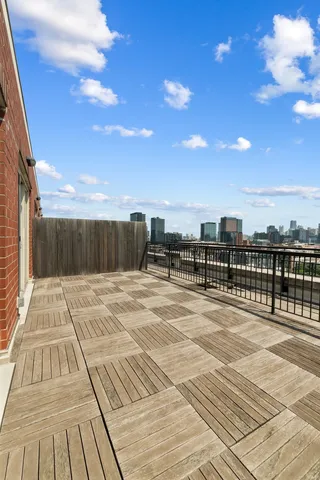 $950,000 | 6 South Laflin Street, Unit 910, Chicago, IL 60607