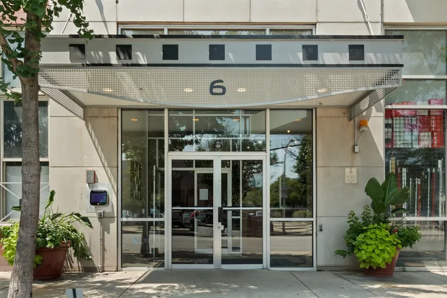 $950,000 | 6 South Laflin Street, Unit 910, Chicago, IL 60607