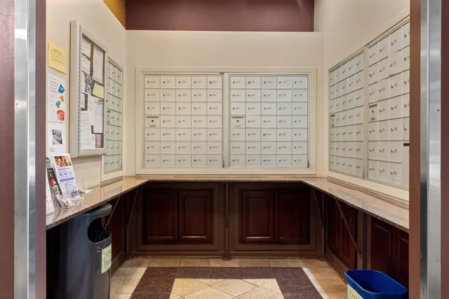 $950,000 | 6 South Laflin Street, Unit 910, Chicago, IL 60607