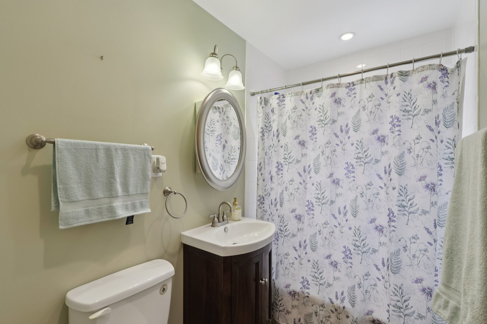 1034 31st Avenue Bellwood, IL 60104 - Photo 11 of 30 a bathroom with a sink mirror vanity and toilet