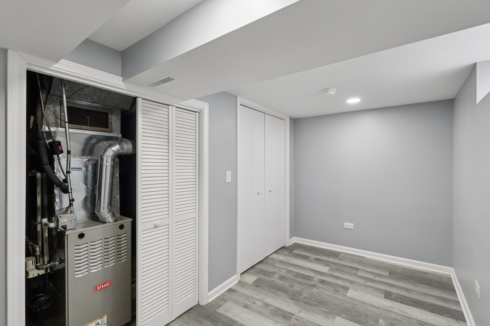 1034 31st Avenue Bellwood, IL 60104 - Photo 20 of 30 a view of a hallway with closet and a bathroom