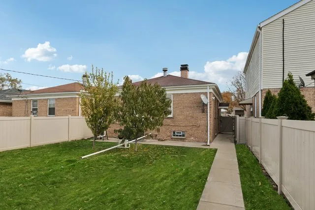 a front view of house with yard and entertaining space