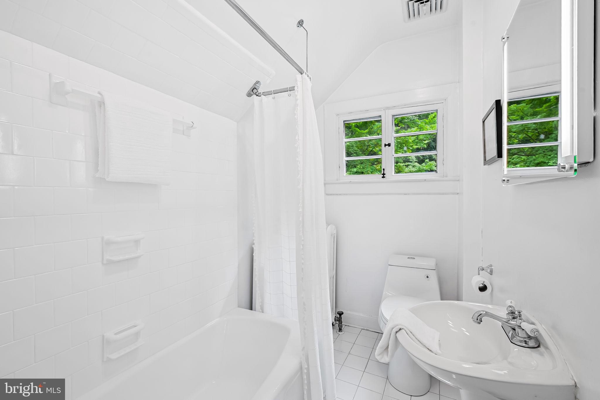 401 Edgevale Road Baltimore, MD 21210 - Photo 77 of 80 Hall Bath