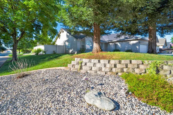 $585,000 | 1397 Empress Lane, Redding, CA 96002