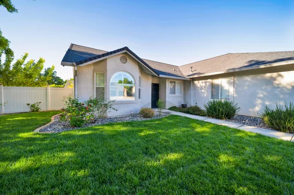 $585,000 | 1397 Empress Lane, Redding, CA 96002