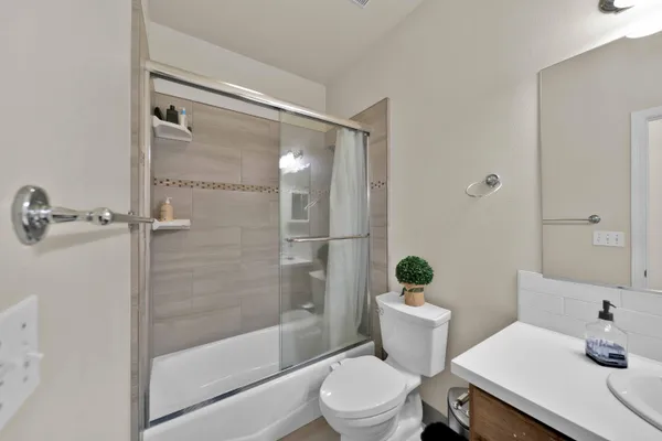 $585,000 | 1397 Empress Lane, Redding, CA 96002