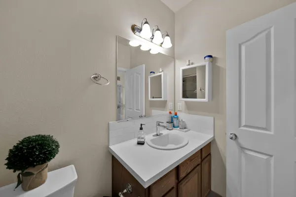 $585,000 | 1397 Empress Lane, Redding, CA 96002