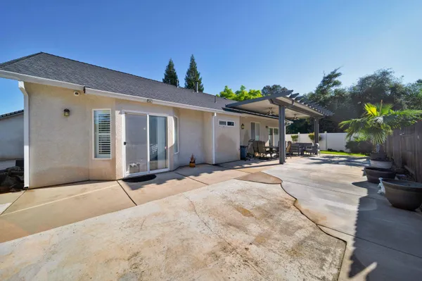 $585,000 | 1397 Empress Lane, Redding, CA 96002