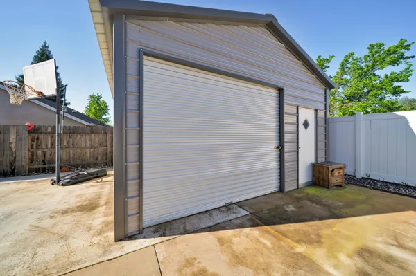 $585,000 | 1397 Empress Lane, Redding, CA 96002