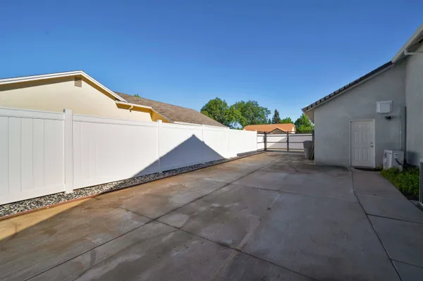 $585,000 | 1397 Empress Lane, Redding, CA 96002