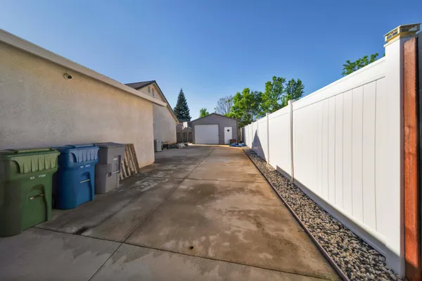 $585,000 | 1397 Empress Lane, Redding, CA 96002