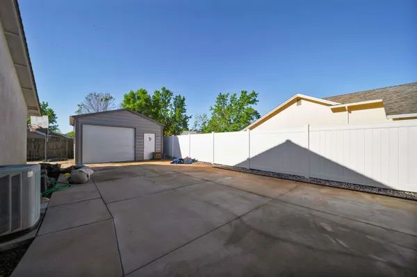 $585,000 | 1397 Empress Lane, Redding, CA 96002