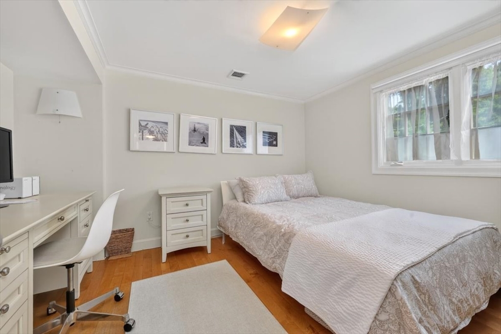 9 Beach Road Hingham, MA 02043 - Photo 15 of 34