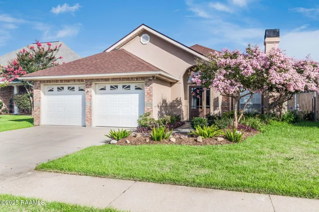 $2,700 | 141 Kingspointe Circle, Lafayette, LA 70508