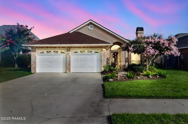 $2,700 | 141 Kingspointe Circle, Lafayette, LA 70508