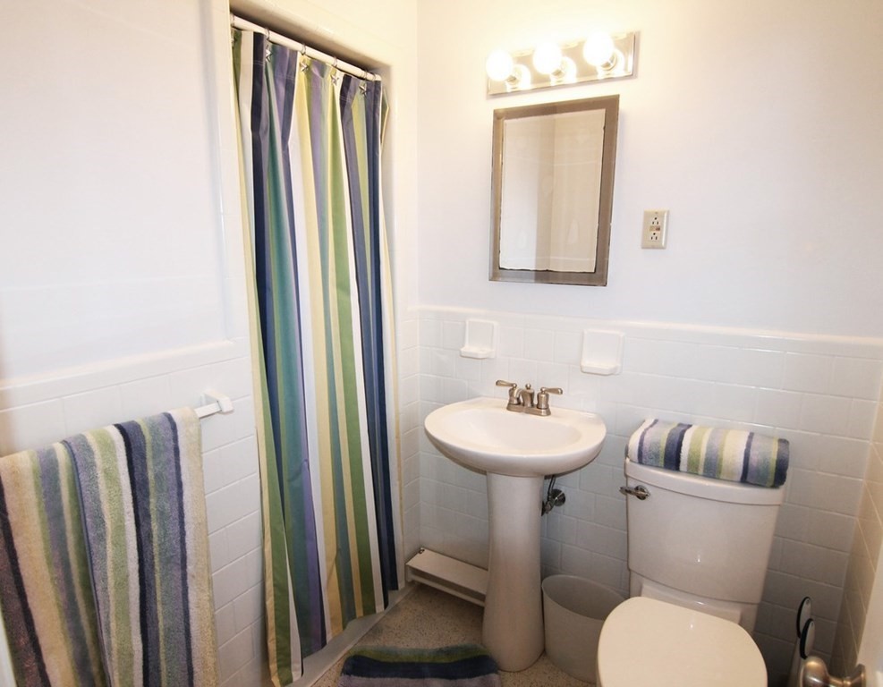 16 Meadowbrook Road Bedford, MA 01730 - Photo 11 of 22 Gallery Image 11